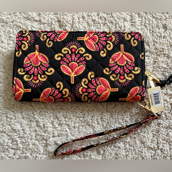 NWT Simply Southern Nylon Quilted Floral Wallet With Wristlet Strap - Black - Picture 5 of 7